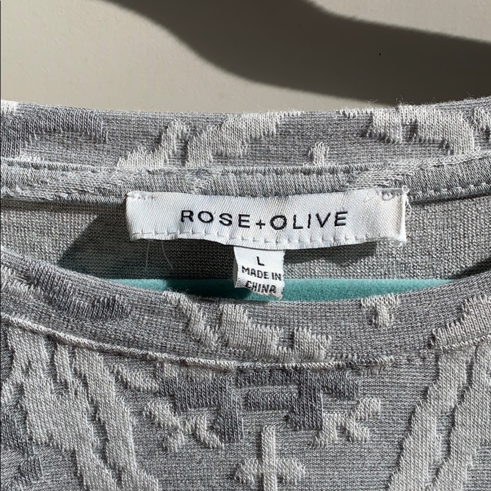 Gray patterned top - Picture 5 of 6